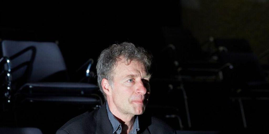 Michael Wolf spielt im Theater an der Winkelwiese in Zürich den Monolog "Gehen" von Thomas Bernhard.