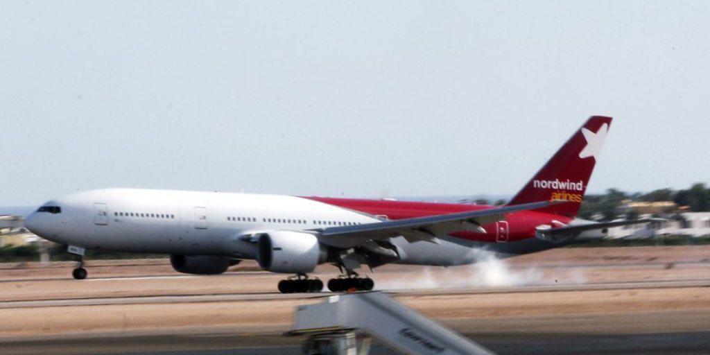 Ein russisches Passagierflugzeug landet in Scharm el-Scheich. Der russische Präsident Putin verordnete am Freitag eine Suspendierung aller Flüge ans Rote Meer. Ein russisches Passagierflugzeug landet in Scharm el-Scheich. Der russische Präsident Putin verordnete am Freitag eine Suspendierung aller Flüge ans Rote Meer.