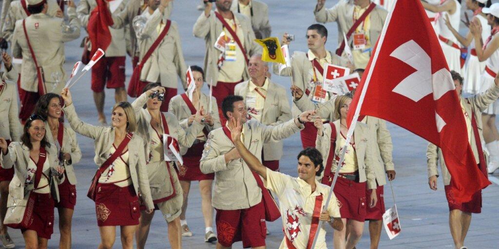 Stolzer Fahnenträger: Roger Federer führt die Schweizer Olympia-Delegation 2008 in Peking an