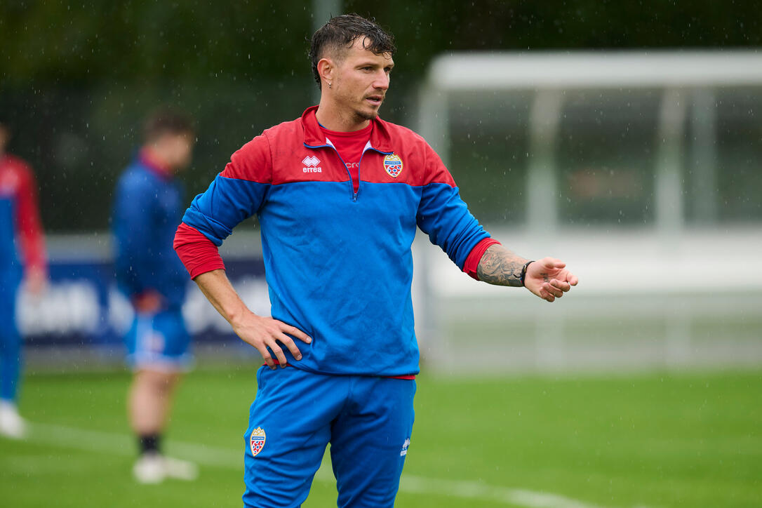 Marcel Büchel bei Unipomezia einen neuen Vertrag, dessen Konditionen noch nicht bekannt sind.