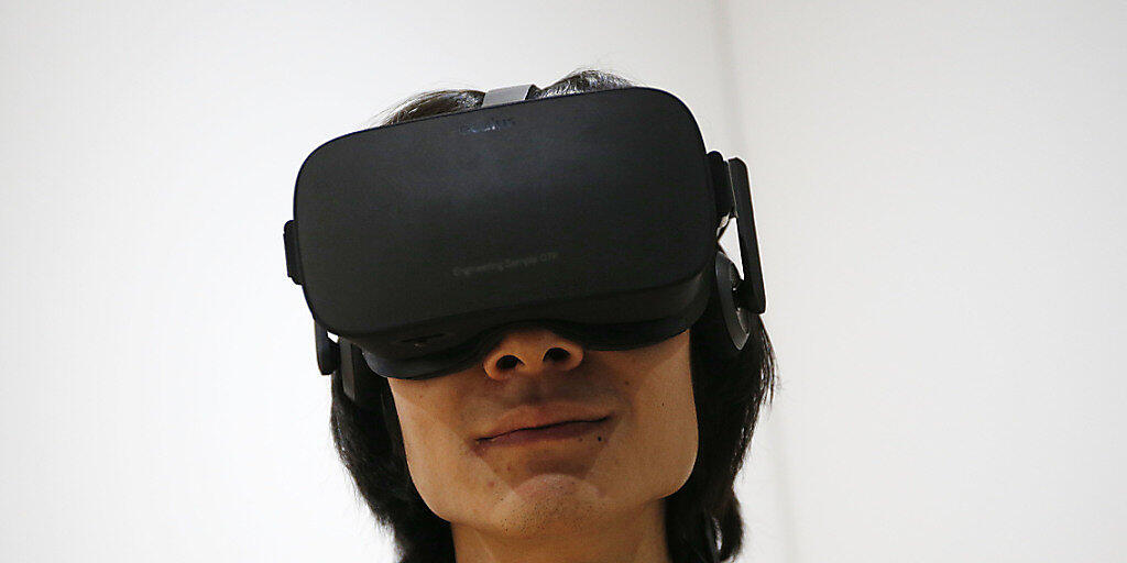 Die Oculus-VR-Brille Rift ist vorerst unbrauchbar - weil versäumt wurde, ein Sicherheitszertifikat zu verlängern. (Archiv)