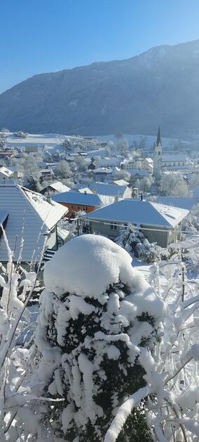 Schöne Winterlandschaft in Eschen mit der Kirche " St.Martin ".