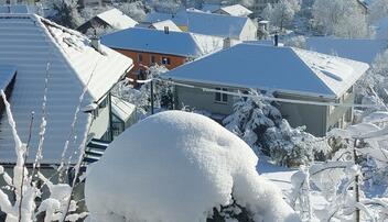 Schöne Winterlandschaft in Eschen mit der Kirche " St.Martin ".