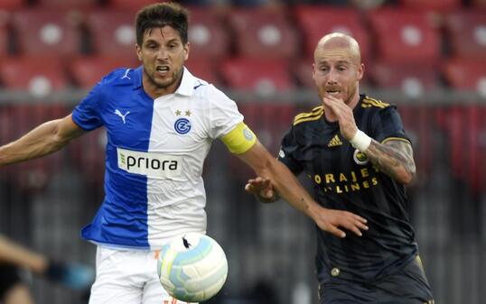 Die Grasshoppers mit Benjamin Lüthi mussten sich Fenerbahçe mit Torschütze Miroslav Stoch (rechts) auch im Rückspiel geschlagen geben