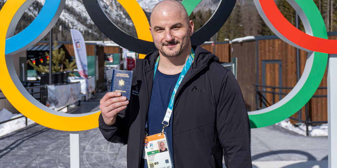 Mauro B&uuml;hler hat den roten gegen den blauen Pass eingetauscht.