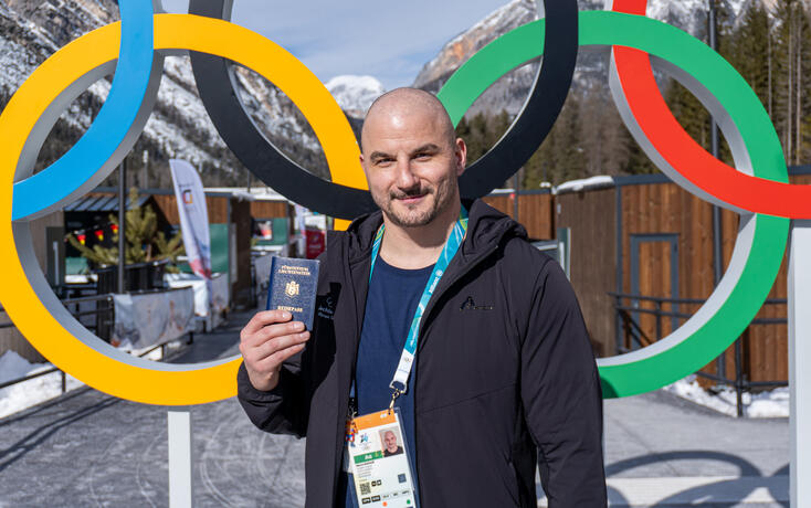 Mauro B&uuml;hler hat den roten gegen den blauen Pass eingetauscht.