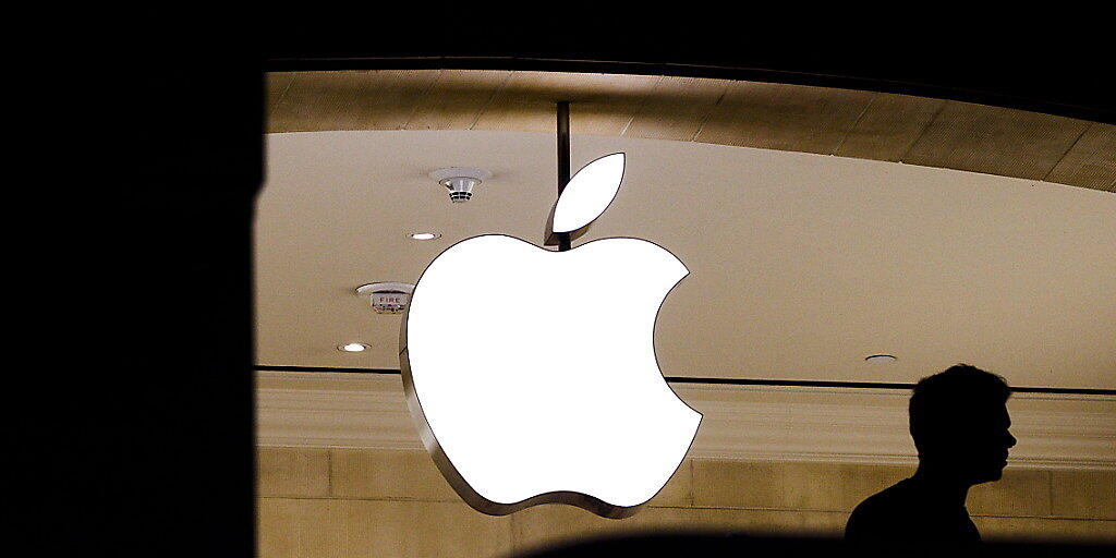 Apple überspringt beim Börsenwert als erster Konzern der Welt die Marke von einer Billion Dollar. (Archiv)