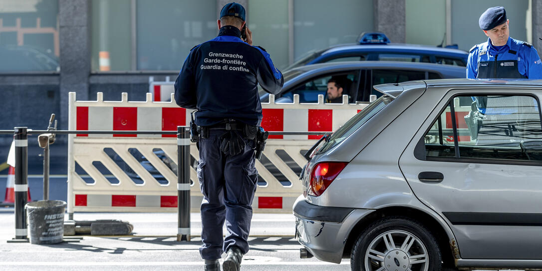 SCHWEIZER GRENZE, GRENZWACHE, GRENZKONTROLLE, GRENZWAECHTER, GRENZWACHT, GRENZWACHTKORPS, GWK, GRENZBEAMTER, GRENZVERKEHR, GRENZUEBERGANG, GRENZKONTROLLE, KONTROLLE, ZOLL, ZOELLNER, ZOLLBEAMTER, ZOLLBEHOERDE, EIDGENOESSICHE ZOLLVERWALTUNG, EZV, SICHERHEITS