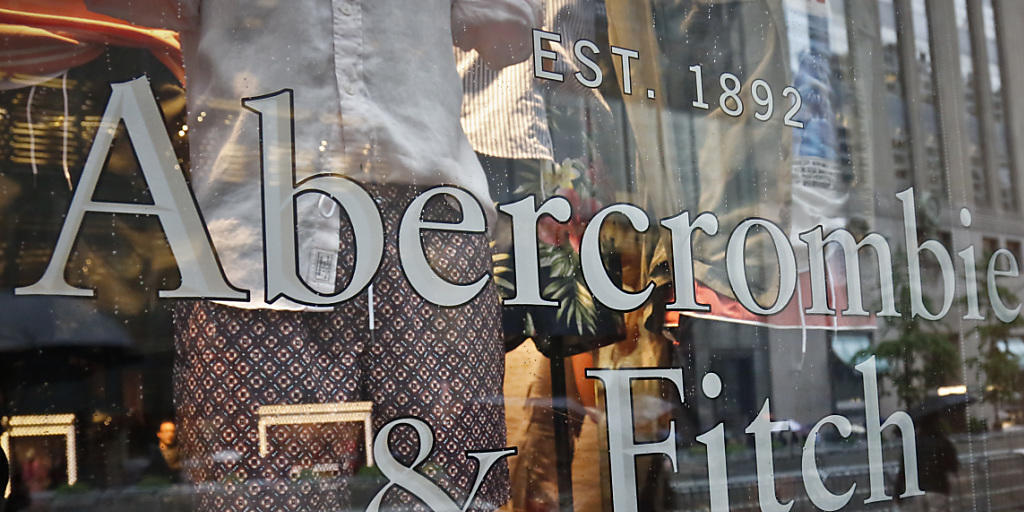 Galt einst als Trend-Label: Nun fällt die Aktie der Bekleidungsfirma Abercrombie & Fitch auf den tiefsten Stand seit 17 Jahren. (Archivbild) Galt einst als Trend-Label: Nun fällt die Aktie der Bekleidungsfirma Abercrombie & Fitch auf den tiefsten Stand seit 17 Jahren. (Archivbild)