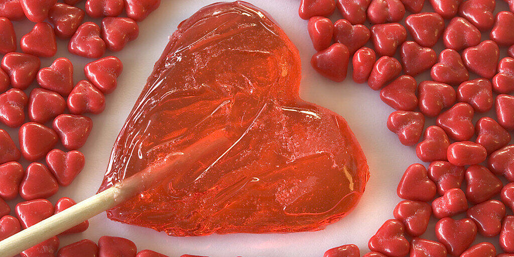 Die Farbe Rot assoziieren die meisten Menschen auf der Welt mit Liebe - aber auch mit Ärger. Das zeigt eine neue Studie zeigt.