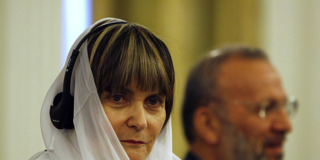 Das Bild sorgte für Furore: die frühere Aussenministerin Micheline Calmy-Rey mit ihrem damaligen iranischen Amtskollegen Manuchehr Mottaki in Teheran. (Archiv)