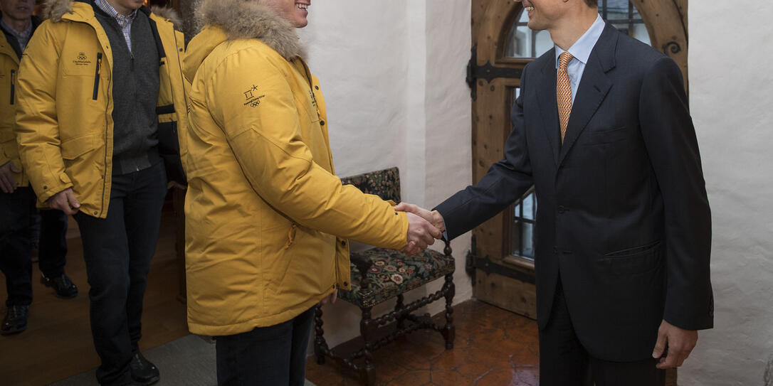 Marco Pfiffner bei der Verabschiedung mit Erbprinz Alois