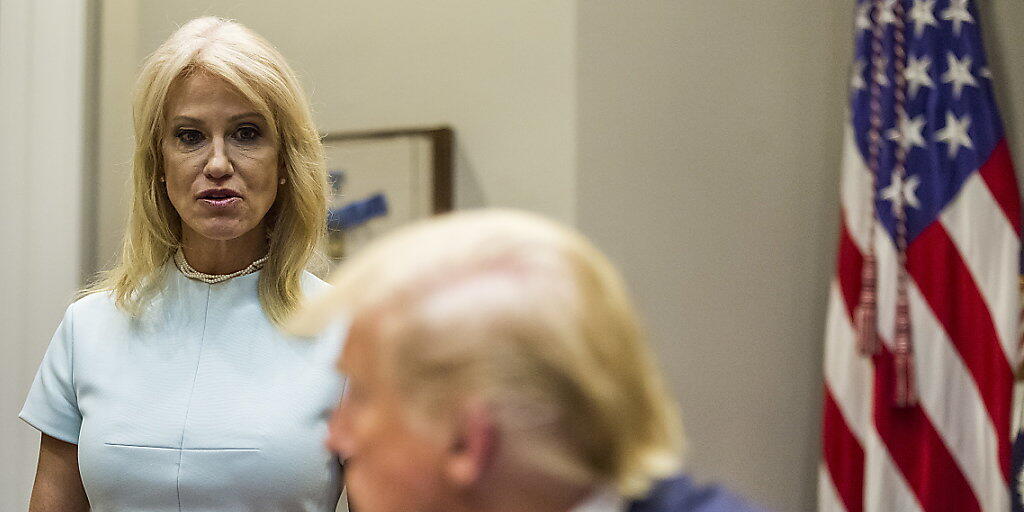 US-Präsident Donald Trump und seine Beraterin Kellyanne Conway bei einer Besprechung im Weissen Haus.