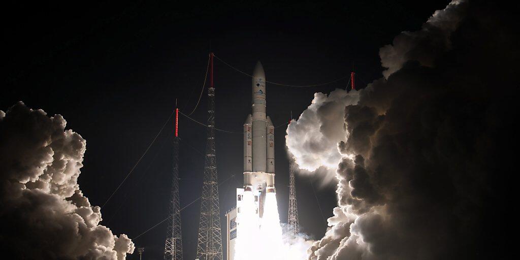 Die "Ariane 5"-Rakete hob vom europäischen Weltraumbahnhof Kourou in Französisch-Guyana ab. (Archivbild)