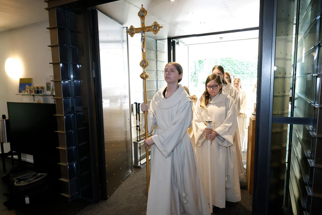 Dankesgottesdienst und Besichtigung des neuen neuen Glockenstuhles in der Theresienkirche in  Schaanwald
