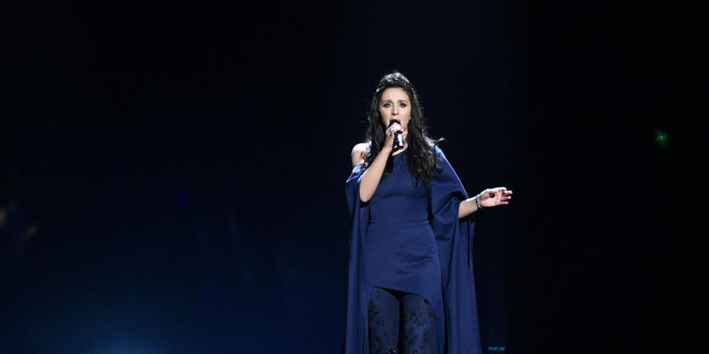 Singt für den Frieden und gewinnt für die Ukraine: Jamala holt mit dem Beitrag "1944" den Sieg beim Eurovision Song Contest in Stockholm.