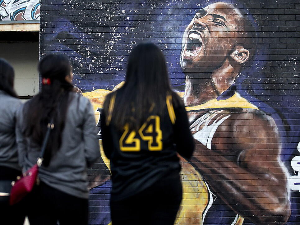 Fans nehmen in Los Angeles Abschied von der Basketball-Legende Kobe Bryant. (Archivbild)