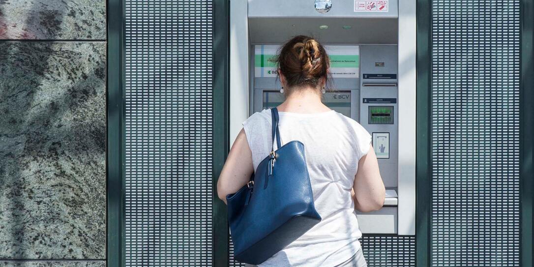 KANTONALBANK, FINANZWESEN, FINANZINSTITUT, GELDINSTITUT, WAADTLAENDISCHE KANTONALBANK, KANTONALBANK WAADT, BANKAUTOMAT, BANKOMAT, GELDAUTOMAT,