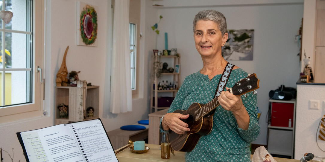 231117 Susanne Frick, Balzers Weihnachtsmagazin - Sie Organisiert ein fröhlien musikalischen Nachmittag 231117 Susanne Frick, Balzers Weihnachtsmagazin - Sie Organisiert ein fröhlien musikalischen Nachmittag