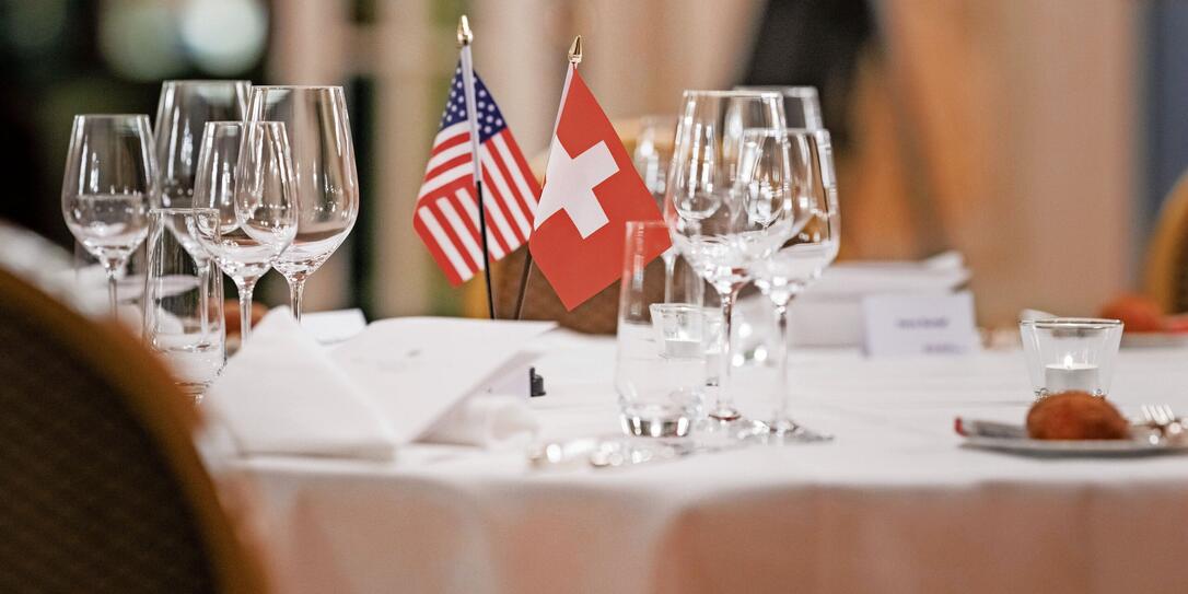 US-FAHNE, USA FLAGGE, FLAG, SCHWEIZER FAHNE, FAHNEN, US FLAG, DRAPEAU, ZOELLE, USA-SCHWEIZ, FLAGGE, SCHWEIZER FLAGGE, USA FAHNE, AMERIKA FAHNE, AMERIKA FLAGGE,