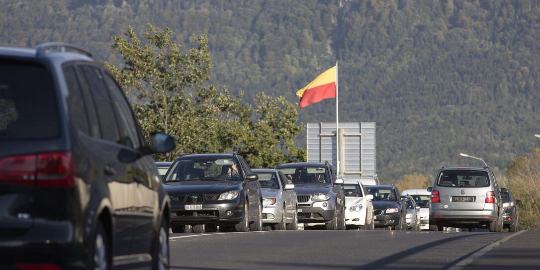 Verkehr Rheinbrücke Bendern 141009 Verkehr Rheinbrücke Bendern 141009