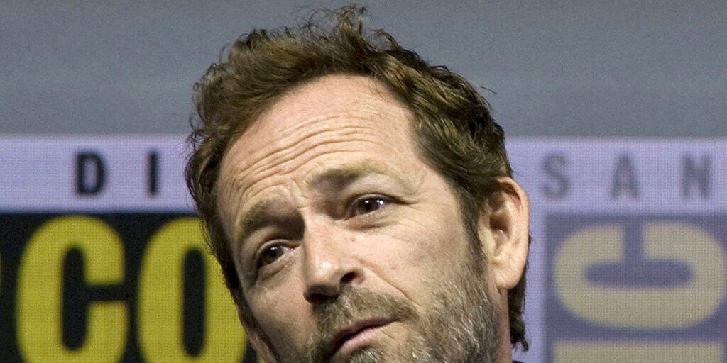 Mit 52 Jahren nach einem Hirnschlag verstorben: Der US-Schauspieler Luke Perry bei einer Präsentation der Serie "Riverdale" im Juli in San Diego. (Archiv) Mit 52 Jahren nach einem Hirnschlag verstorben: Der US-Schauspieler Luke Perry bei einer Präsentation der Serie "Riverdale" im Juli in San Diego. (Archiv)