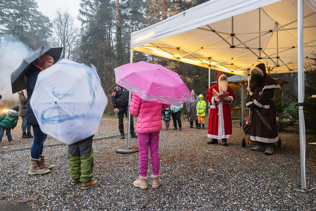 Samichlaus besucht die Heuwiese