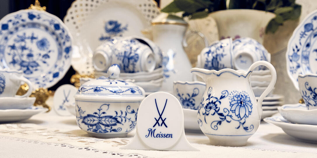 Porcelain with onion pattern in beautiful white and blue shades
