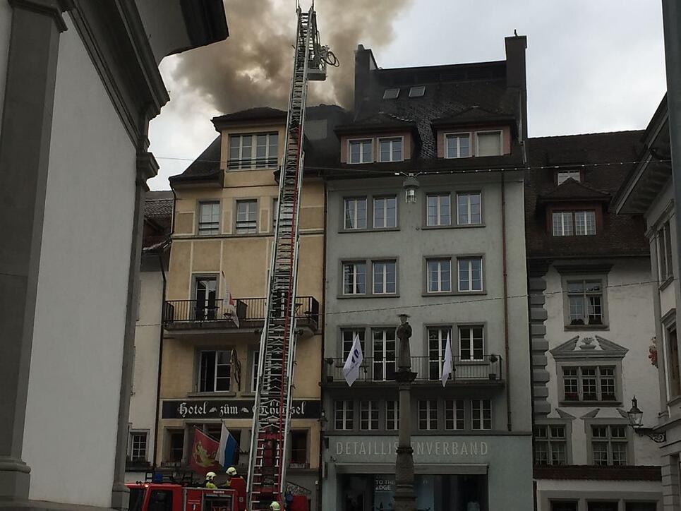 Im Hotel Schlüssel in der Altstadt in Luzern ist ein Feuer ausgebrochen.