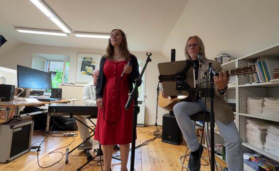 &laquo;The Peps&raquo; spielen den Song &laquo;S&rsquo;isch egal&raquo;