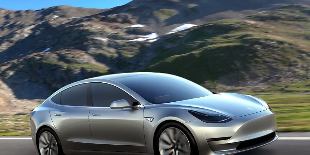 Der Tesla-Konzern kommt bei seiner Model-3-Serie langsam auf Touren. (Archivbild)