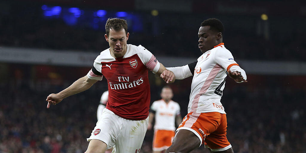 Voller Einsatz auch für Arsenal: Stephan Lichtsteiner (links) im Zweikampf mit Mark Bola von Blackpool