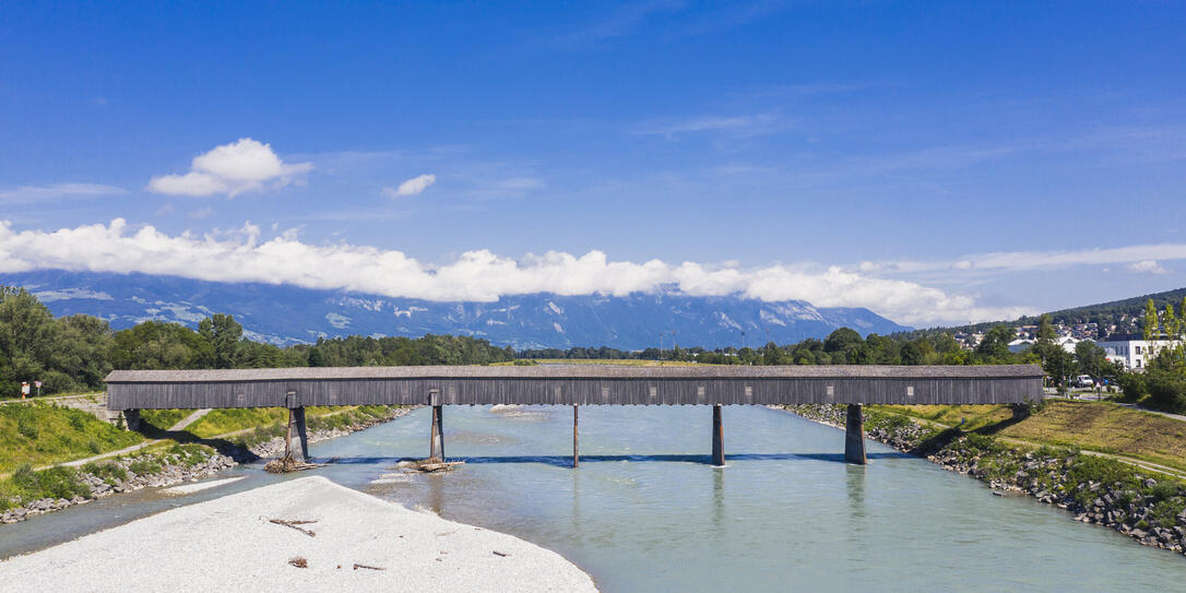 Alte Rheinbr&uuml;cke in Vaduz