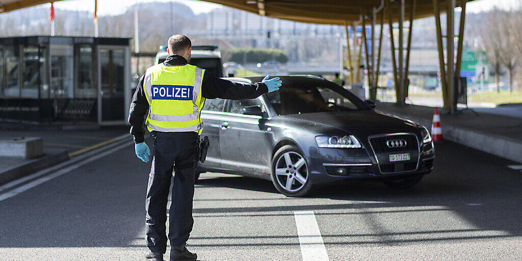 Wer aus einer Grenzregion in die Schweiz einreist, muss nicht in Quarantäne. (Archivbild) Wer aus einer Grenzregion in die Schweiz einreist, muss nicht in Quarantäne. (Archivbild)