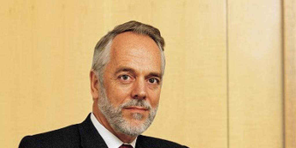 David Folkerts-Landau, Chefökonom der Deutschen Bank, fordert ein milliardenschweres Programm der EU zur Bankenrettung. David Folkerts-Landau, Chefökonom der Deutschen Bank, fordert ein milliardenschweres Programm der EU zur Bankenrettung.