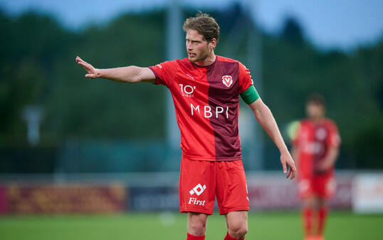 Nach seiner Sperre zurück: Captain Nicolas Hasler kann gegen Xamax wieder spielen.