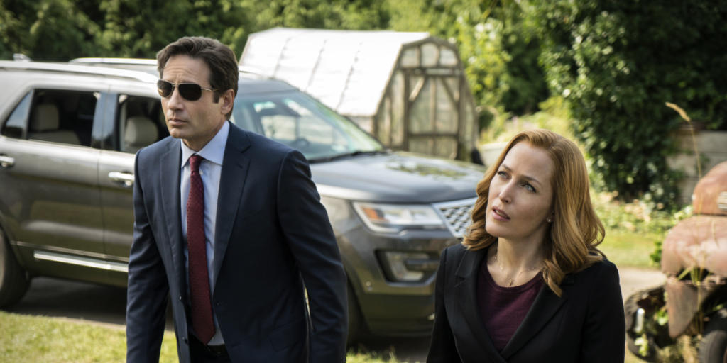 David Duchovny als Fox Mulder und Gillian Anderson als Dana Scully ermitteln wieder über Aliens und paranormale Aktivitäten.