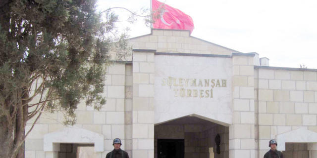 Türkische Soldaten bewachen das Grabmahl Suleiman Shahs (Archiv) Türkische Soldaten bewachen das Grabmahl Suleiman Shahs (Archiv)
