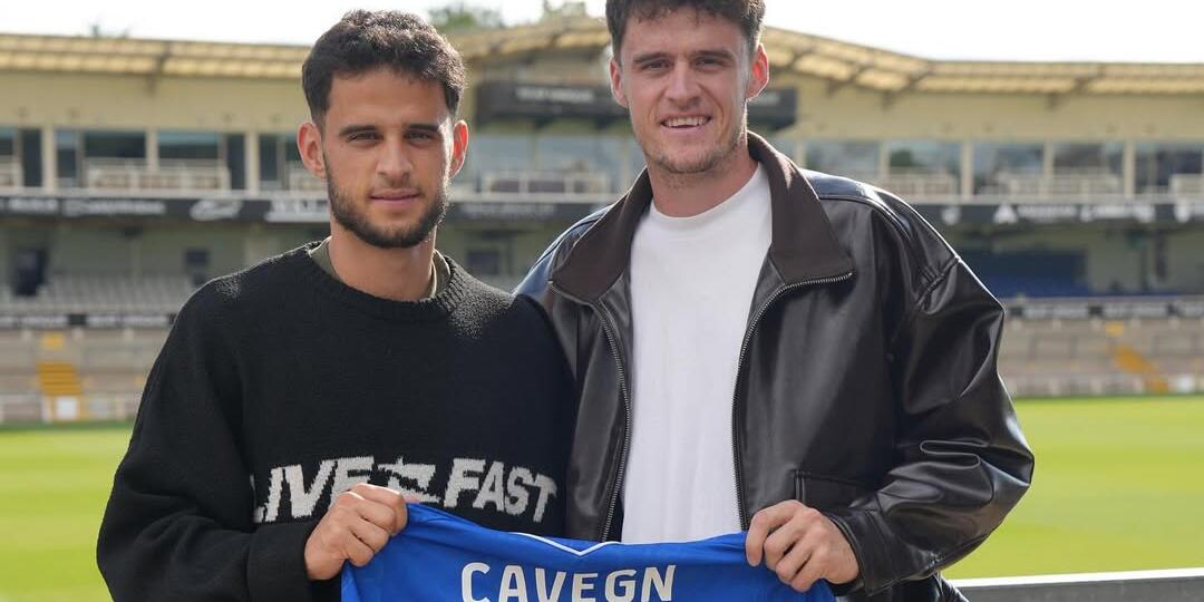 Fabrizio Caveng (l.) mit seinem Bruder Marino Cavegn, der letzte Saison noch bei Balzers spielte in Bristol.
