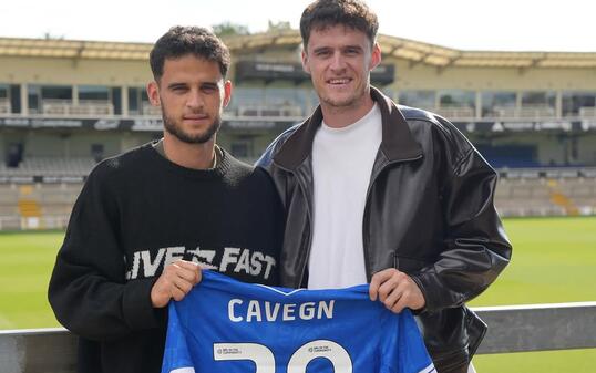 Fabrizio Caveng (l.) mit seinem Bruder Marino Cavegn, der letzte Saison noch bei Balzers spielte in Bristol.