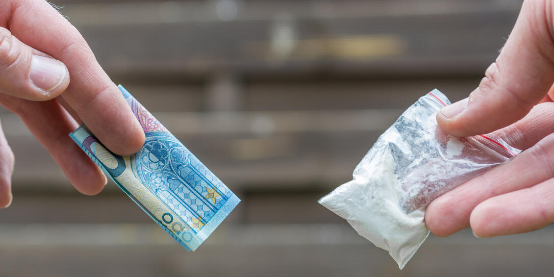 Drug dealer sells drugs for cash Drug dealer sells drugs for cash