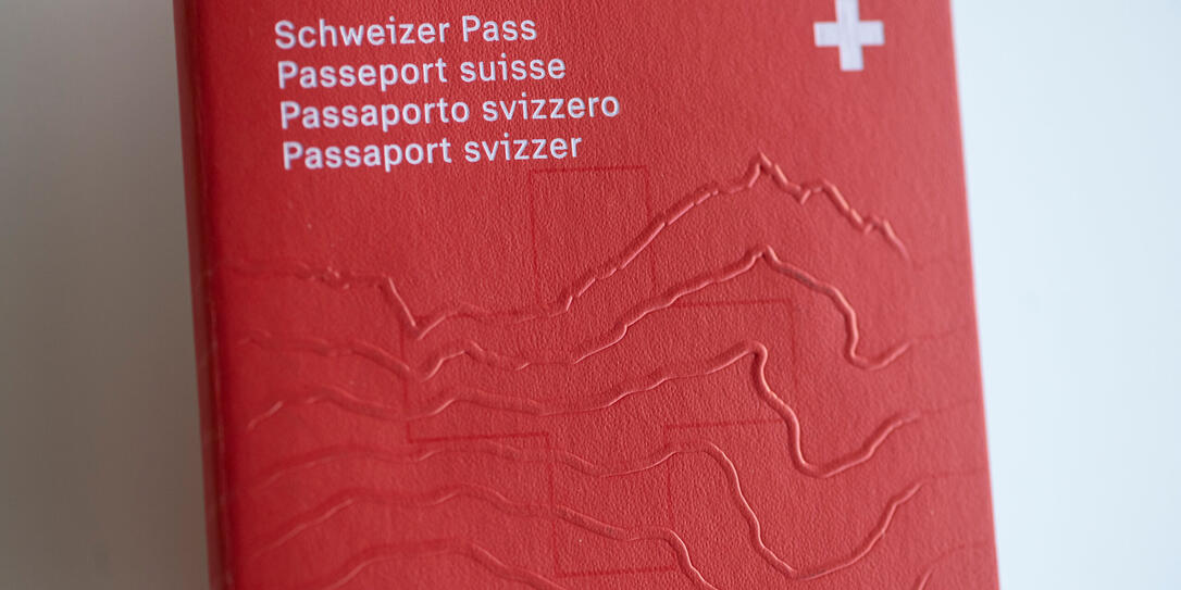 Von Vaduz über Wien nach St. Gallen und wieder nach Vaduz – dies ist der Ablauf für die Beantragung des Schweizer Passes. Von Vaduz über Wien nach St. Gallen und wieder nach Vaduz – dies ist der Ablauf für die Beantragung des Schweizer Passes.