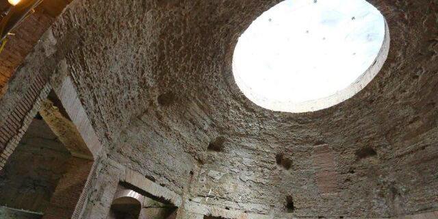 Der fünfeckige Raum im Nero-Palast "Domus Aurea"  in Rom
