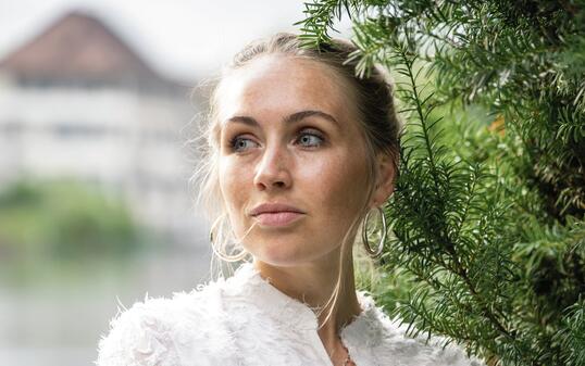 Portr&auml;t mit Sopranistin Judith Duerr von den Schlossfestspielen