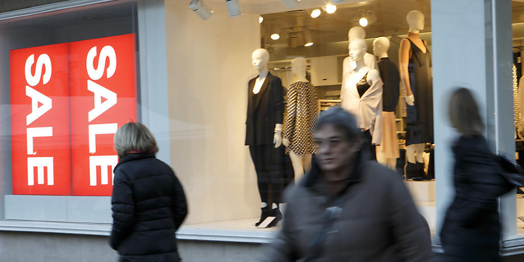 Unter anderem wegen hoher Preisnachlässe musste H&M im vergangenen Jahr einen deutlichen Gewinnrückgang hinnehmen.