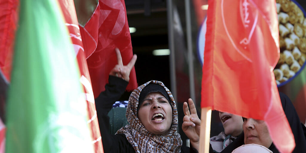Palästinenserinnen demonstrieren gegen den Entscheid Trumps, Jerusalem als Hauptstadt Israels anzuerkennen. Der Uno-Sicherheitsrat stimmt am Montag über eine Resolution ab, um den Entscheid rückgängig zu machen. (Archivbild)