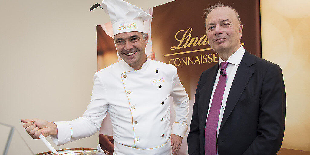 Dieter Weisskopf (rechts im Bild), CEO von Lindt&Sprüngli, glaubt trotz "Bremsern" bei der US-Tochter Russell Stover weiterhin an ein organisches Wachstum von sechs bis acht Prozent für die nächsten Jahre.