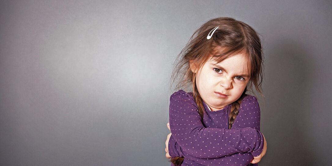 Erziehungsberaterin stellt kreative Methoden zur Konfliktbewältigung