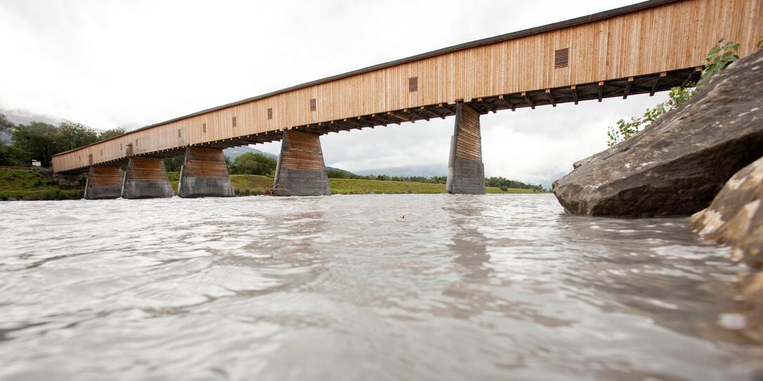 Hochwasser beim Rhein in Vaduz Hochwasser beim Rhein in Vaduz
