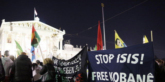 Kundgebung vor dem Parlament in Wien gegen den IS-Vormarsch